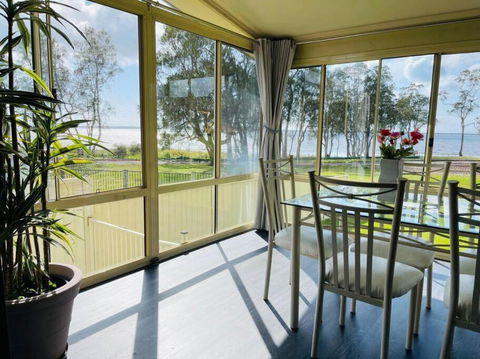 Aircabin - Tuggerawong - Lake Front - 3 Beds House - Accommodation Bookings 4