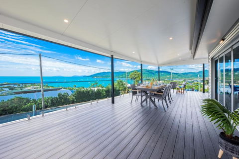 Airlie Blue On Blue - Accommodation Bookings 2