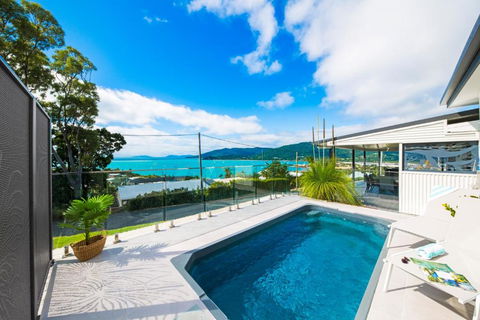 Airlie Blue On Blue - Accommodation Bookings 3
