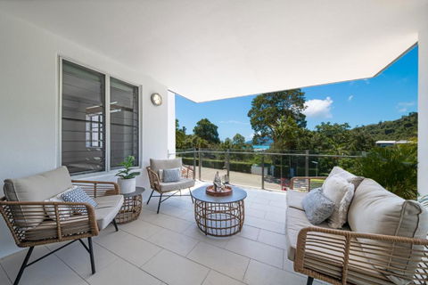 Airlie Sea View - Tropical Vibes Whitsundays - Accommodation Bookings 4