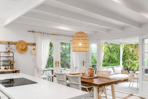 Alabaster Byron - Accommodation Bookings 2