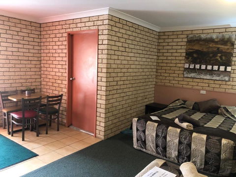 Alamo Motor Inn - Accommodation Bookings 3