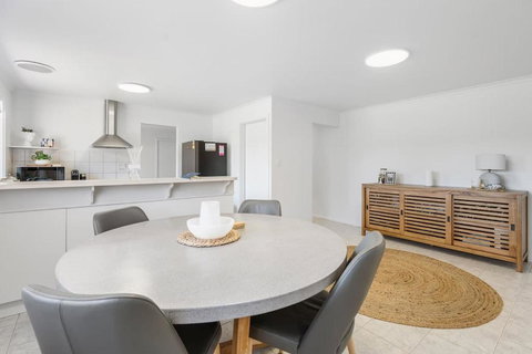 Albatross-96 Albatross Ave Hayborough - No Linen Included - Accommodation Bookings 0