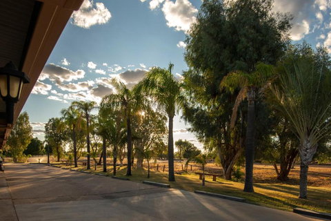 Albert Park Motor Inn-KING BEDS-POOL-SHADED PARKING - Accommodation Bookings 2