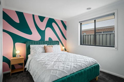 Albury Funk - Accommodation Bookings 3