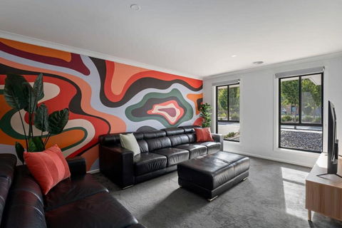 Albury Funk - Accommodation Bookings 4
