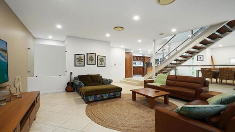 Alemar Close To Beach, Shops And Cafes Accom Holidays - Accommodation Bookings 4