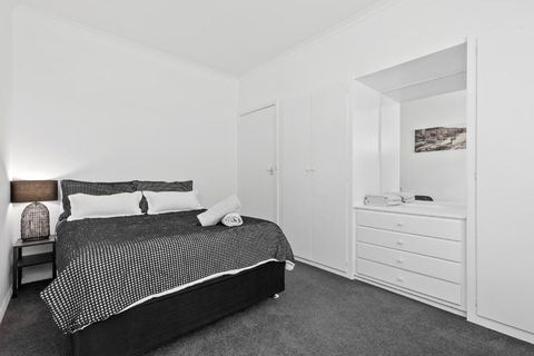 All Beached Out - 8 Guests, Cental, 450m To Beach! - Accommodation Bookings 4