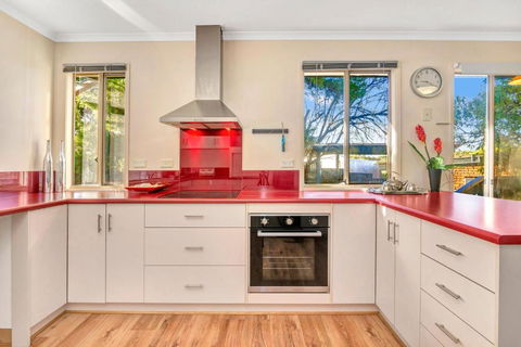 All Decked Out - Port Willunga - C21 SouthCoast Holidays - Accommodation Bookings 3