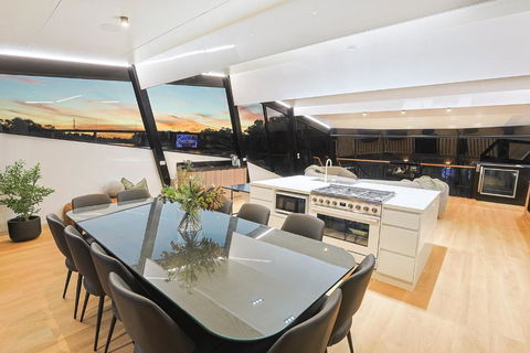 All Seasons Houseboats - Accommodation Bookings 3