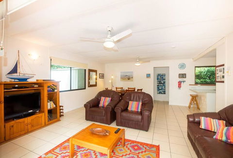 Allamanda Cottage - Close To Beach - Pet Friendly - Accommodation Bookings 0