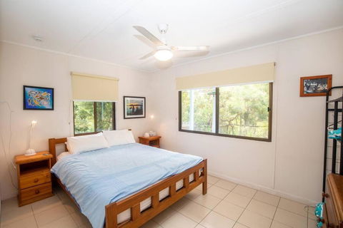 Allamanda Cottage - Close To Beach - Pet Friendly - Accommodation Bookings 3
