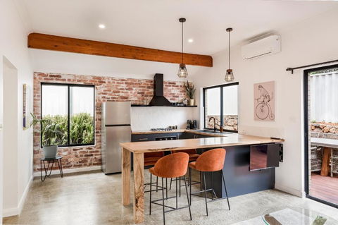 Alley Cats - Accommodation Bookings 1