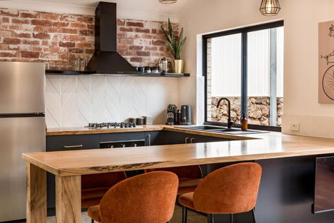 Alley Cats - Accommodation Bookings 2