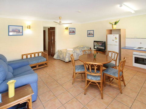 Alma Bay Holiday Unit 1 - Accommodation Bookings 4