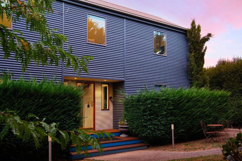 Alofi - Accommodation Bookings 2