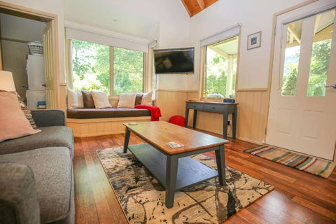 Alpine Arnica Cottage 1 - Accommodation Bookings 1