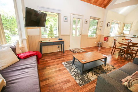 Alpine Arnica Cottage 1 - Accommodation Bookings 2