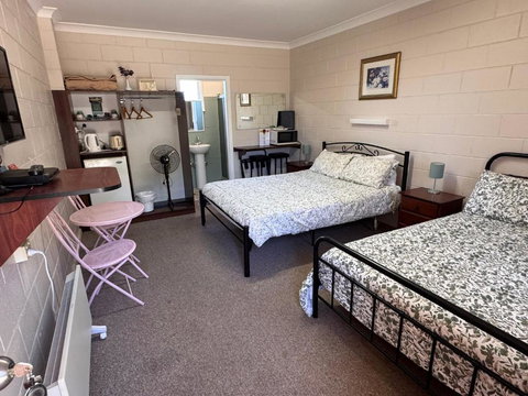 ALPINE COUNTRY MOTEL Plus FREE COFFEE - Accommodation Bookings 1