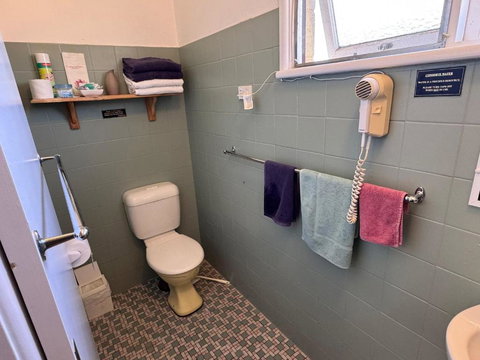 ALPINE COUNTRY MOTEL Plus FREE COFFEE - Accommodation Bookings 2