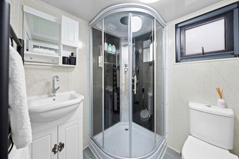 Alpine Creek House And Cabin - Accommodation Bookings 3