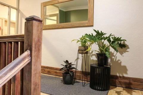 Alpine Hotel, Eat Drink Sleep - Accommodation Bookings 1