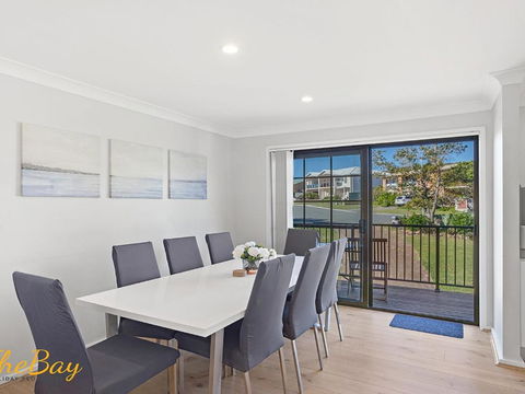 Amaroo Cres No 20 Fingal Bay Holiday Home - Accommodation Bookings 1