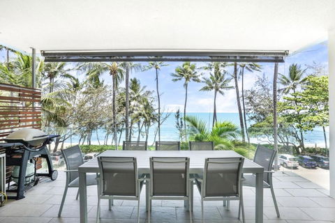 Amaroo - Luxury Apartment Overlooking The Coral Sea - Accommodation Bookings 0