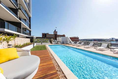 Amazing 2BR Delicate Apt, 1min To Train Station - Accommodation Bookings 0