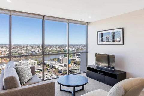 Amazing 2BR Delicate Apt, 1min To Train Station - Accommodation Bookings 2