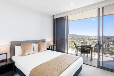Amazing 2BR Delicate Apt, 1min To Train Station - Accommodation Bookings 3