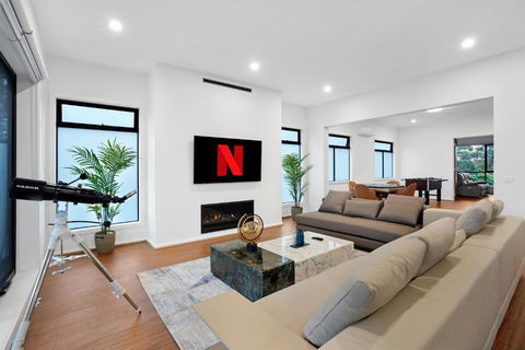 Amazing Backyard - MAX Entertain Beachside Retreat - Accommodation Bookings 1