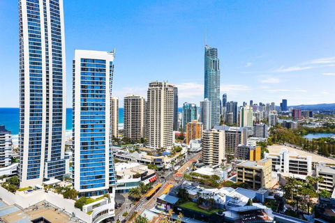 Amazing Chevron Heart Of Surfers Apartment - Accommodation Bookings 4