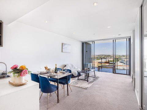 Amazing Cityview Glamourous 2BR Apt W Parkpool - Accommodation Bookings 0