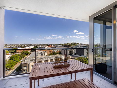 Amazing Cityview Glamourous 2BR Apt W Parkpool - Accommodation Bookings 3