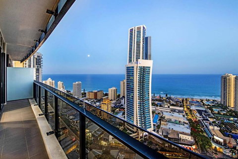 Amazing Location At Circle On Cavill - One Bedroom Self Contained Apartments - Privately Managed - Accommodation Bookings 0