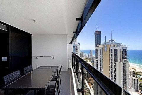 Amazing Location At Circle On Cavill - One Bedroom Self Contained Apartments - Privately Managed - Accommodation Bookings 1
