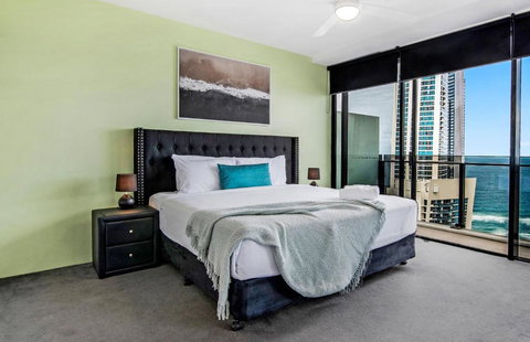 Amazing Location At Circle On Cavill - One Bedroom Self Contained Apartments - Privately Managed - Accommodation Bookings 3