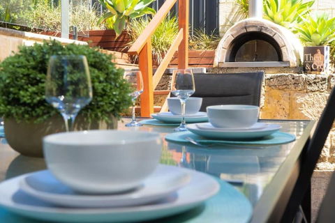 Amazing Outdoor Living With Pizza Oven - Accommodation Bookings 0
