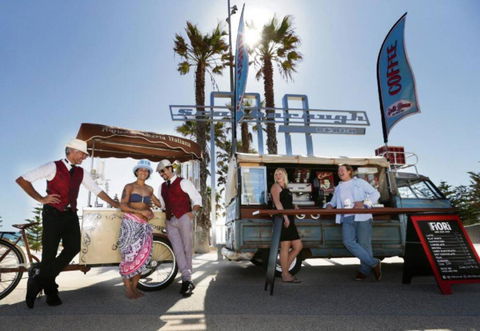 Amazing Outdoor Living With Pizza Oven - Accommodation Bookings 3