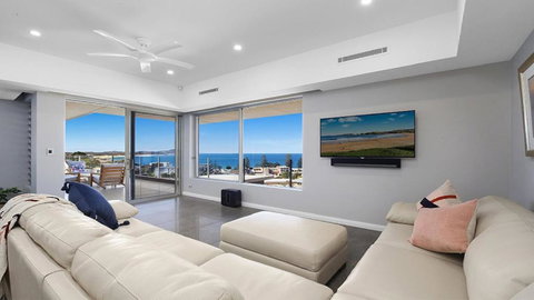 Amazing Views And Short Walk To Beach - Accommodation Bookings 3