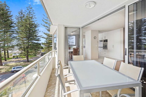 Ambassador Beachfront Apartments - Hosted By Burleigh Letting - Accommodation Bookings 4