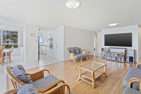 Ambassador Beachfront Apartments - Hosted By Burleigh Letting - Accommodation Bookings 3