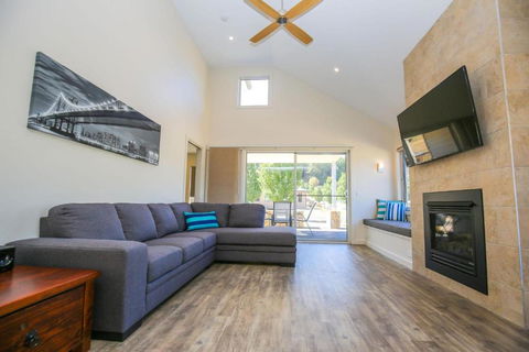 Amber Mist Villa - One - Accommodation Bookings 0