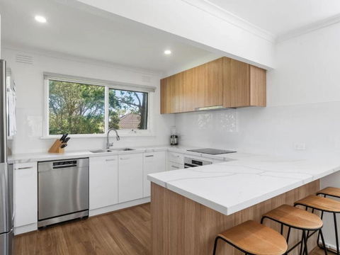 Amelia - Moments To The Bay - Accommodation Bookings 3
