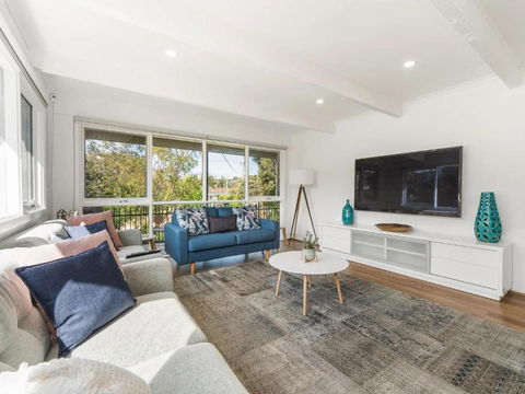 Amelia - Moments To The Bay - Accommodation Bookings 1