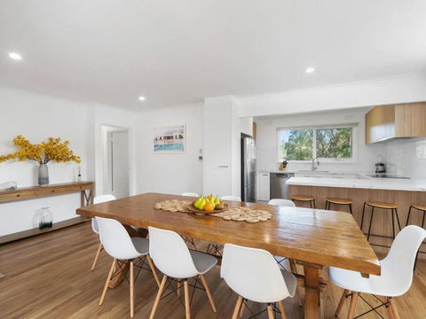 Amelia - Moments To The Bay - Accommodation Bookings 2