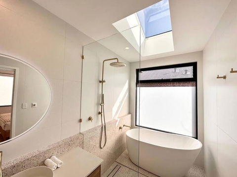 Amila - Central Location With Designed Spaces - Accommodation Bookings 2