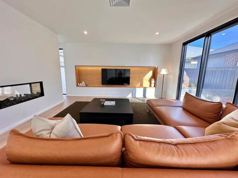 Amila - Central Location With Designed Spaces - Accommodation Bookings 3
