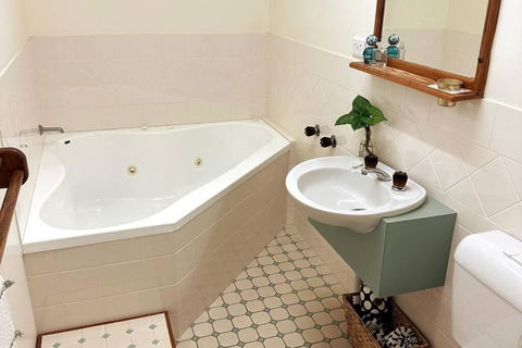 Amity Jigsaw House - Accommodation Bookings 1